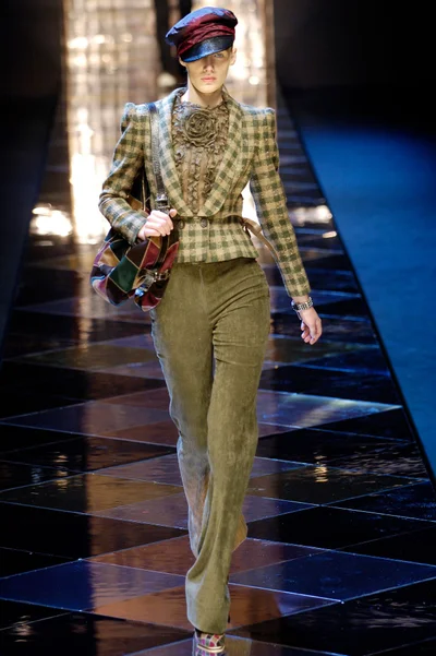 Look 16